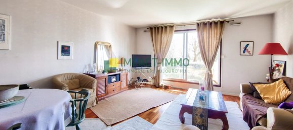 2 bedrooms Apartment in Suresnes, France No. 165021 3