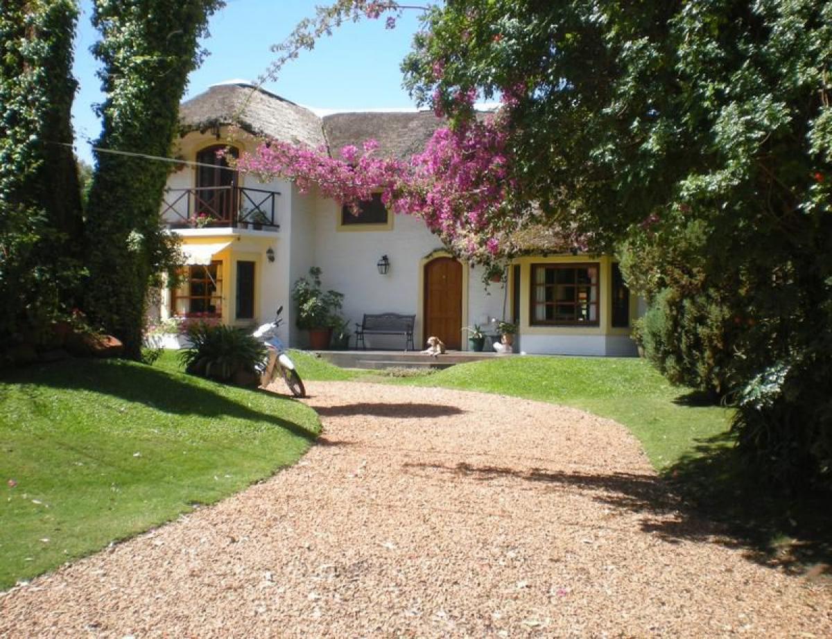 3 bedrooms House in Maldonado, Uruguay No. 8139