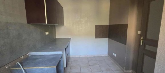 3 bedrooms House in Le Luc, France No. 318609 9