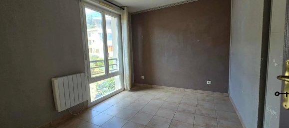 3 bedrooms House in Le Luc, France No. 318609 11