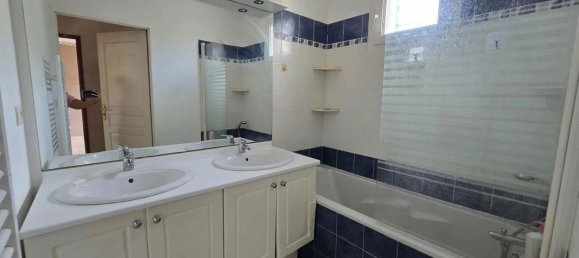 3 bedrooms House in Le Luc, France No. 318609 16