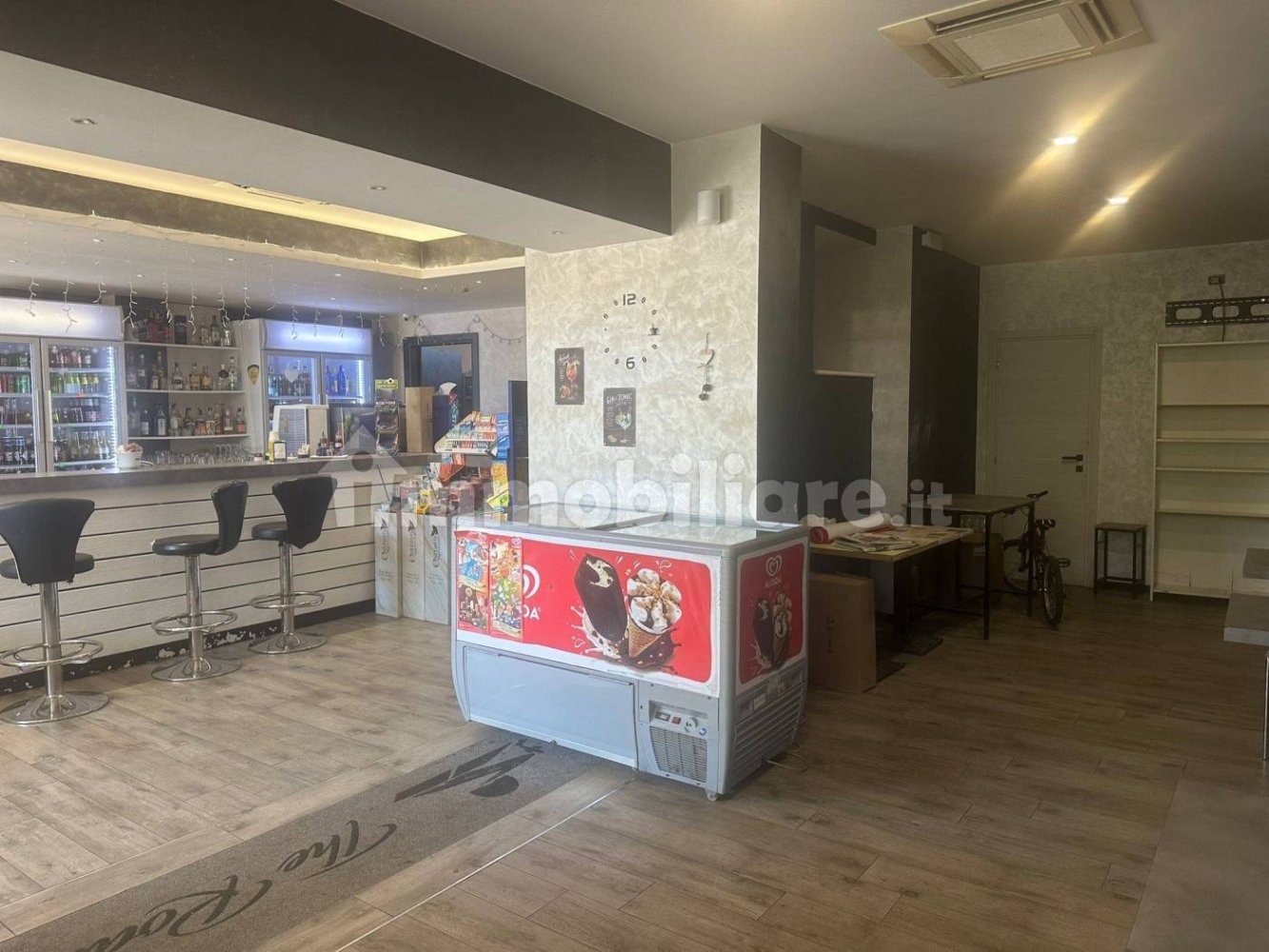 Propiedad comercial de 1 habitación en Mentana, Italy No. 284875