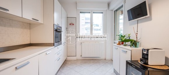 Apartamento de 2 dormitorios en Milan, Italy No. 357829 10