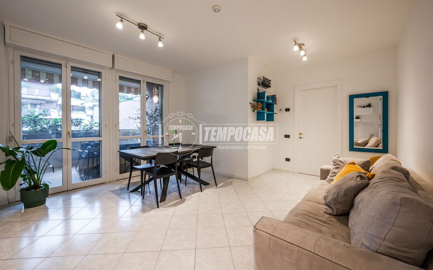 Apartamento de 2 dormitorios en Milan, Italy No. 357829
