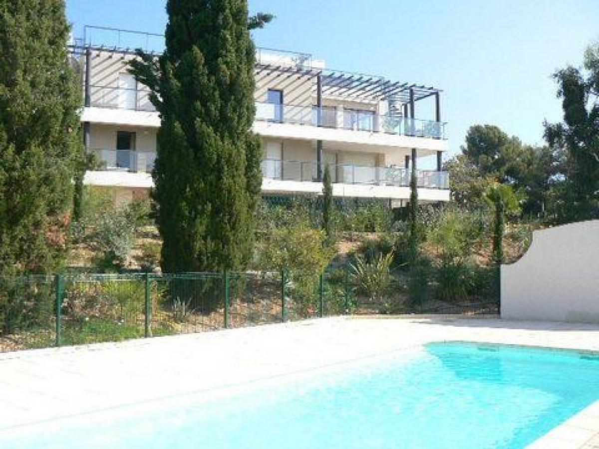 2 bedrooms Condo in Bandol, France No. 16135