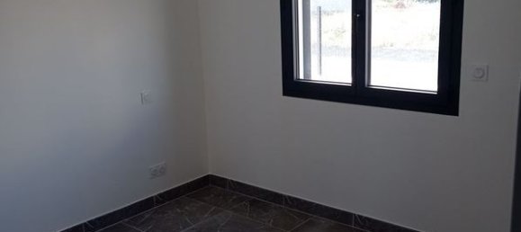 Villa de 3 dormitorios en Ginestas, France No. 336285 8