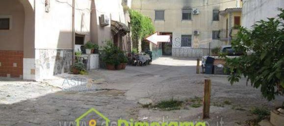5 rooms Apartment in Striano, Italy No. 9549 4