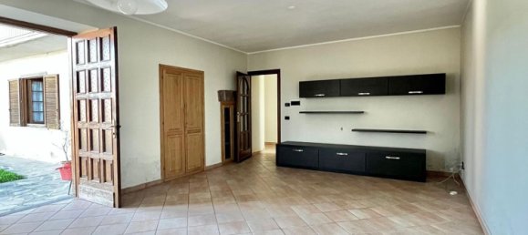 8 bedrooms House in Cossato, Italy No. 321333 25