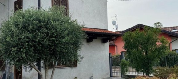 8 bedrooms House in Cossato, Italy No. 321333 2