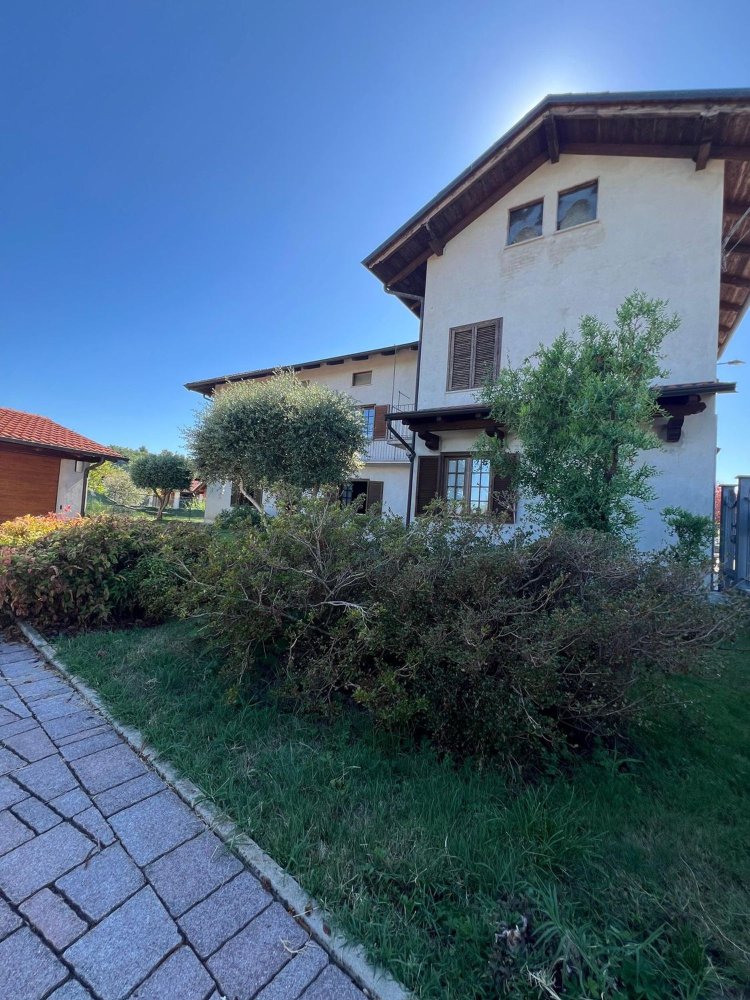 8 bedrooms House in Cossato, Italy No. 321333