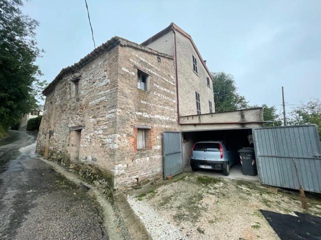 4 rooms House in Arcevia, Italy No. 177861