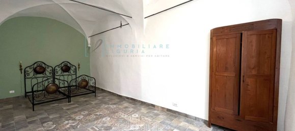 4 rooms Apartment in Pieve di Teco, Italy No. 180170 6
