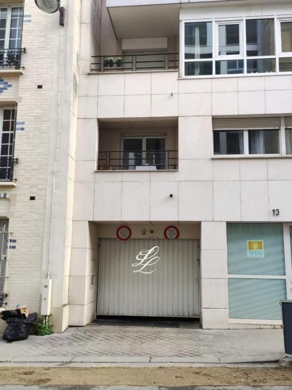  موقف سيارات في Paris, France 10متر مربع رقم 144424