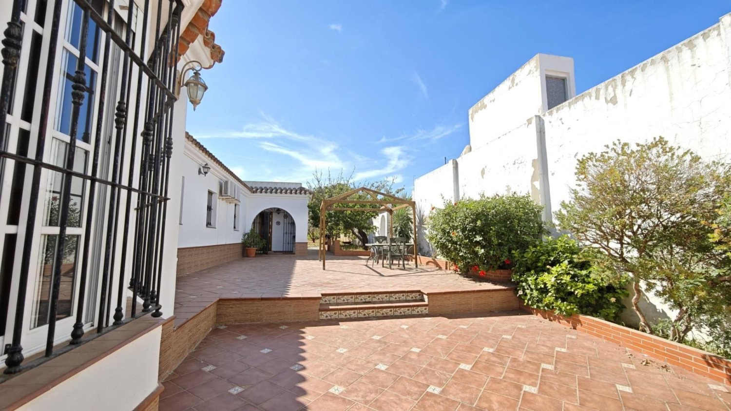 4 bedrooms House in Cadiz, Spain No. 251005