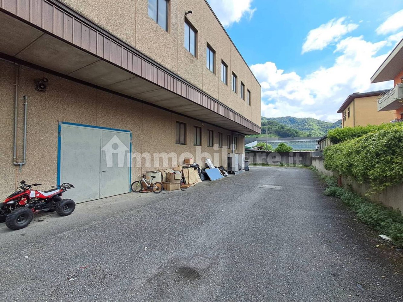 450m² Warehouse in Albino, Italy No. 260188