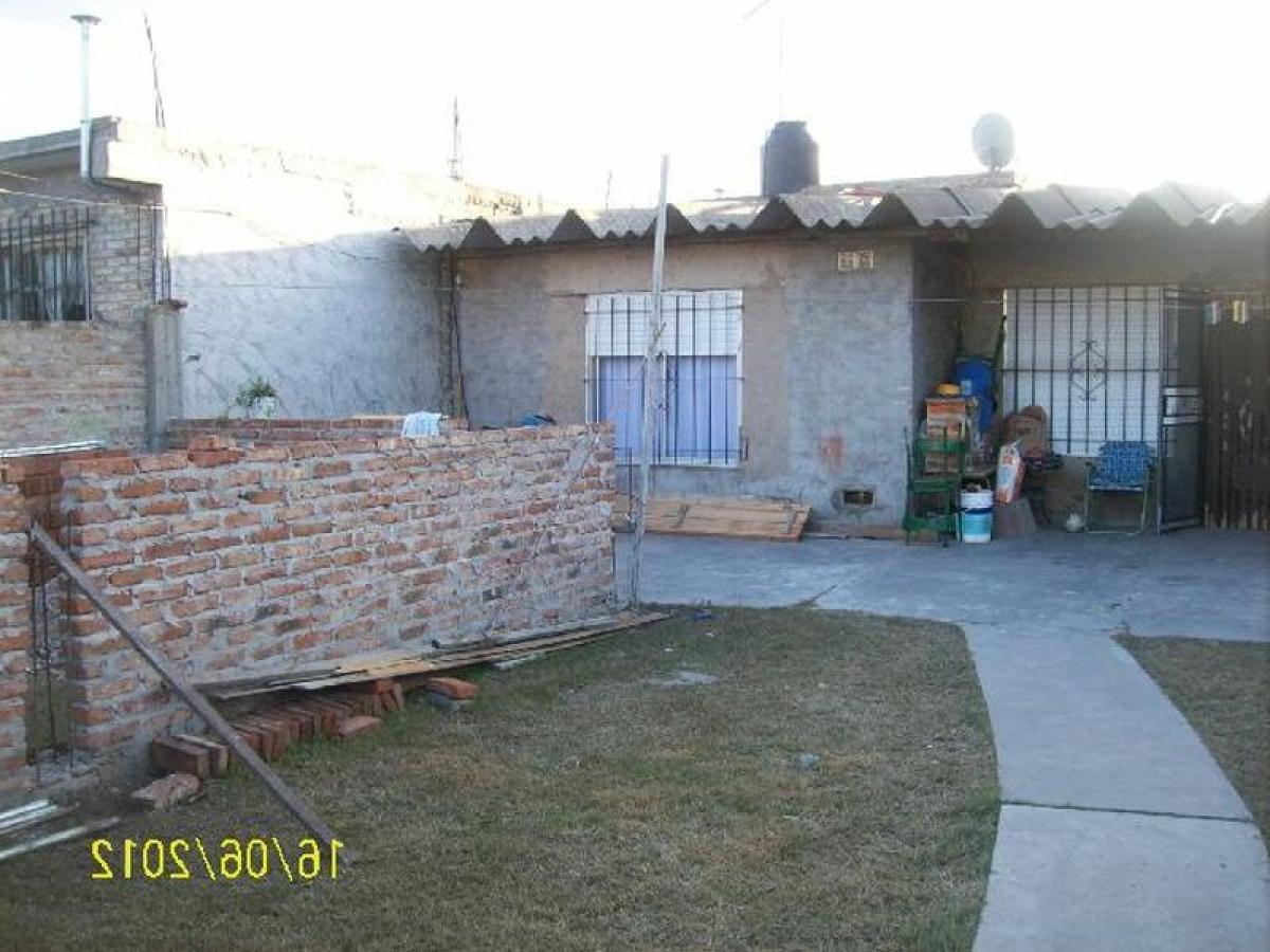 3 Schlafzimmer Haus in Esteban Echeverria, Argentina, Nr. 81235