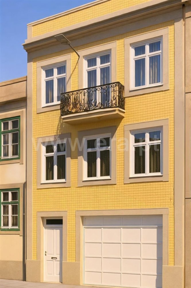  بناية في Porto, Portugal 251متر مربع رقم 243695