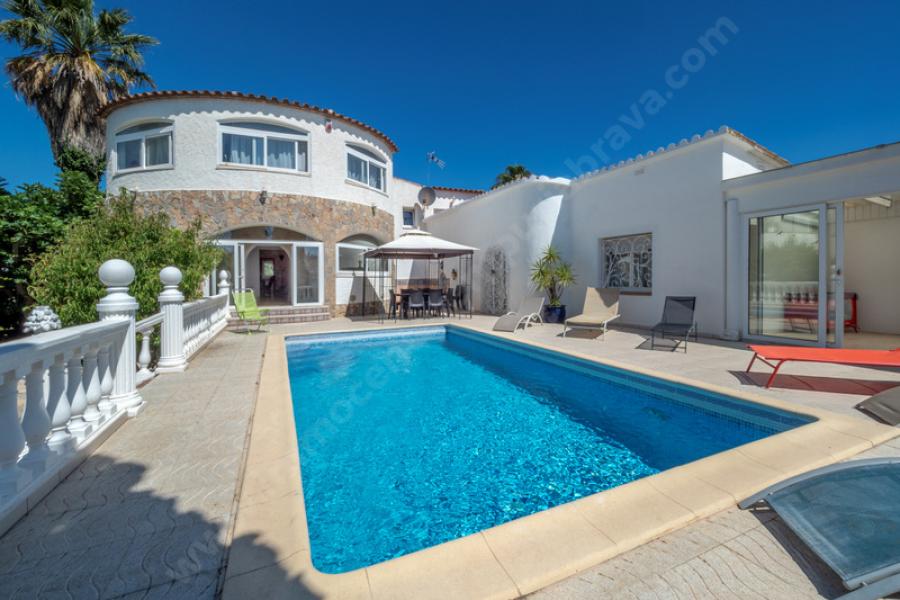 5 bedrooms House in Empuriabrava, Spain No. 162311