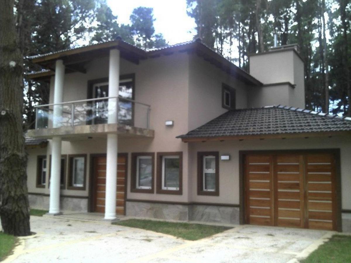 5 bedrooms House in Mar del Plata, Argentina No. 97446