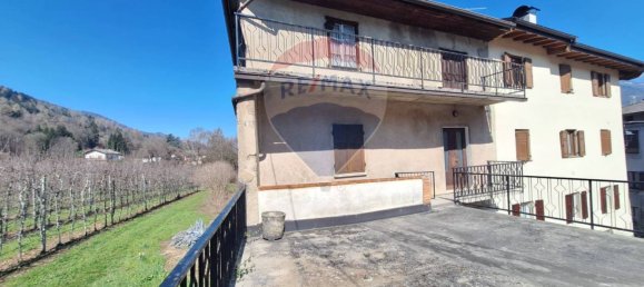 5 rooms Apartment in Calceranica al Lago, Italy No. 192119 4