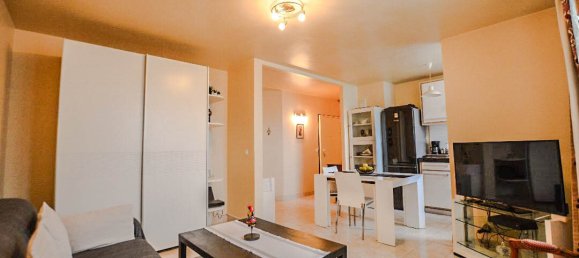 Studio à Courbevoie, France No. 165309 4