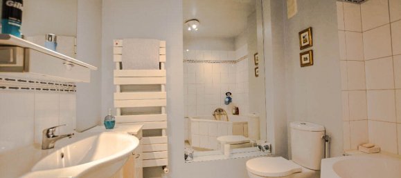 Studio à Courbevoie, France No. 165309 8