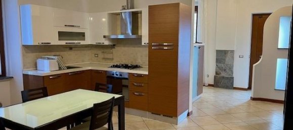 5-salle Appartement à Alzate Brianza, Italy No. 13712 11