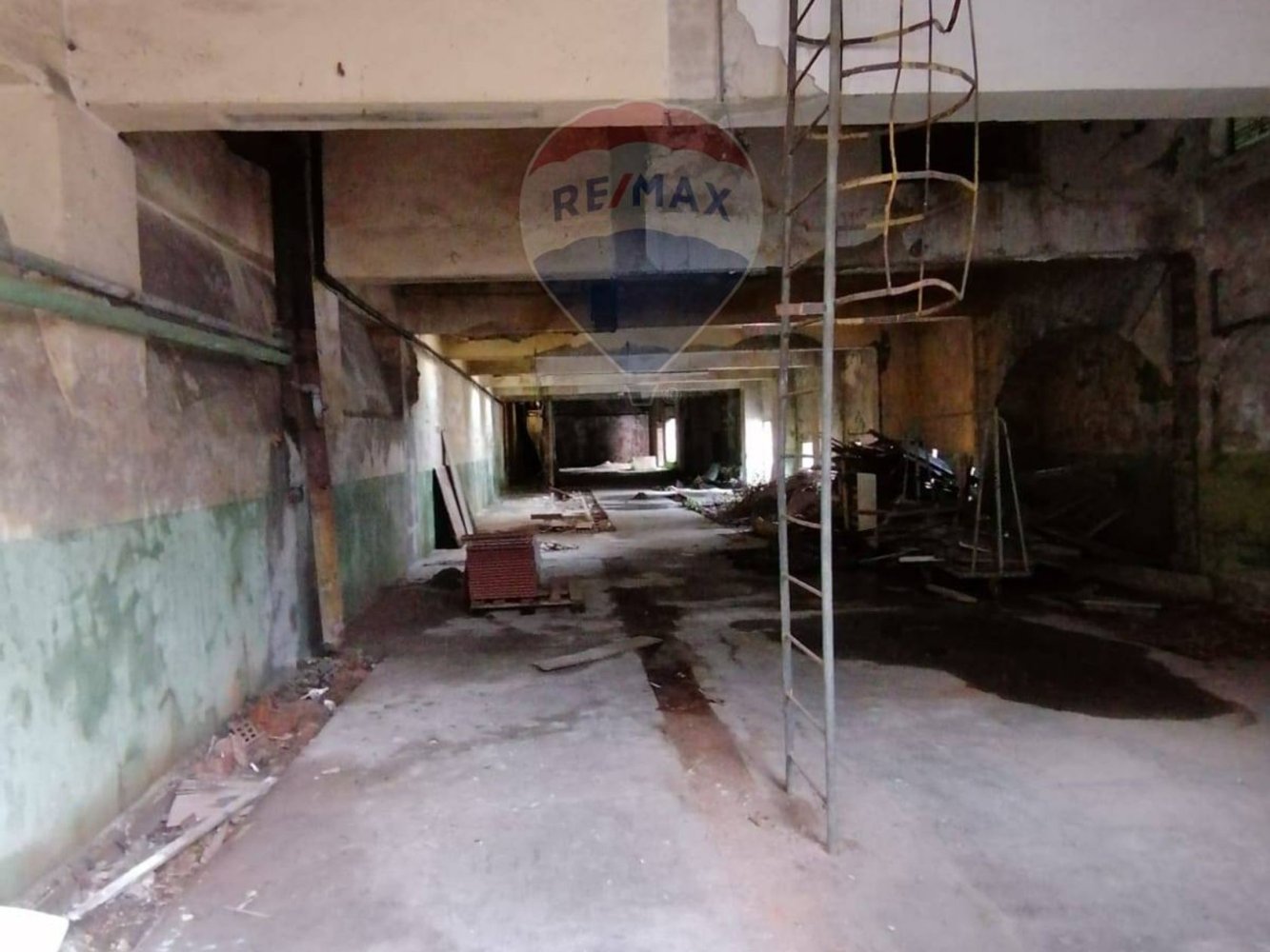 Imóvel comercial em Casnigo, Italy 1298 m² N.º 266446