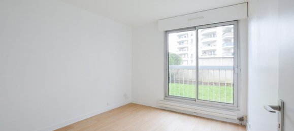 4 bedrooms Apartment in Courbevoie, France No. 137057 8