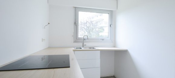 4 bedrooms Apartment in Courbevoie, France No. 137057 3