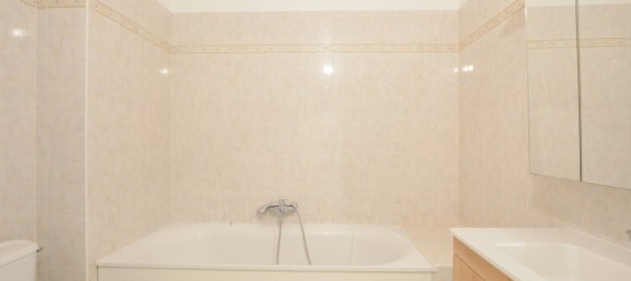 4 bedrooms Apartment in Courbevoie, France No. 137057 12