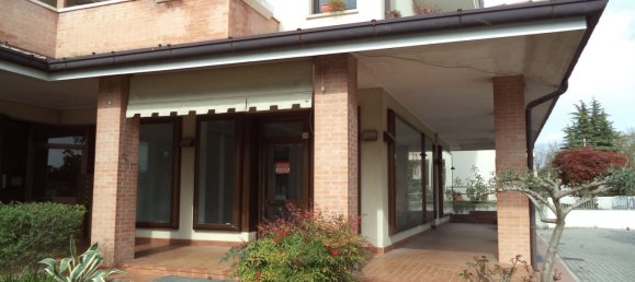 Коммерческая недвижимость с 4 комнатами в Удине, Италия № 126475 15