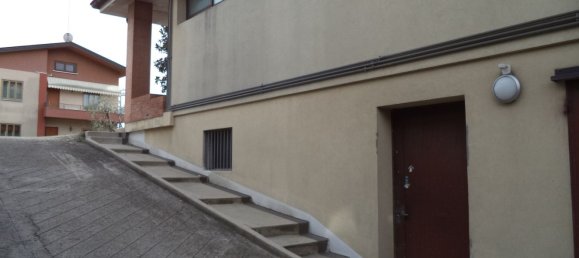 Коммерческая недвижимость с 4 комнатами в Удине, Италия № 126475 8