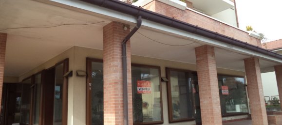 Коммерческая недвижимость с 4 комнатами в Удине, Италия № 126475 11