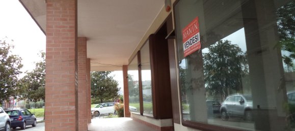 Коммерческая недвижимость с 4 комнатами в Удине, Италия № 126475 7