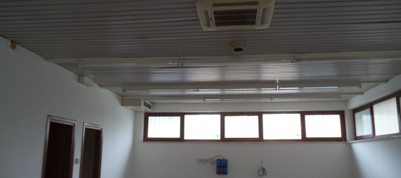 Коммерческая недвижимость с 4 комнатами в Удине, Италия № 126475 40