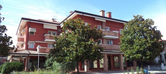 Коммерческая недвижимость с 4 комнатами в Удине, Италия № 126475 49