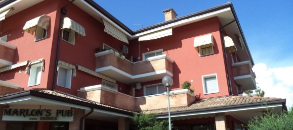 Коммерческая недвижимость с 4 комнатами в Удине, Италия № 126475 2