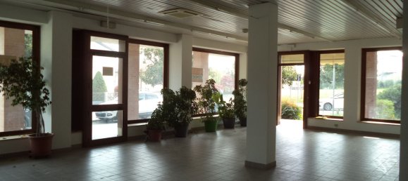 Коммерческая недвижимость с 4 комнатами в Удине, Италия № 126475 42