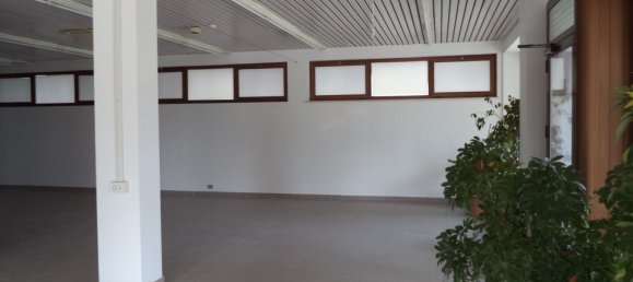 Коммерческая недвижимость с 4 комнатами в Удине, Италия № 126475 46