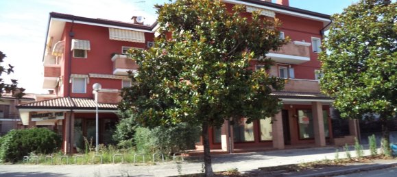 Коммерческая недвижимость с 4 комнатами в Удине, Италия № 126475 50