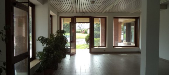 Коммерческая недвижимость с 4 комнатами в Удине, Италия № 126475 43