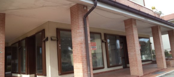 Коммерческая недвижимость с 4 комнатами в Удине, Италия № 126475 12