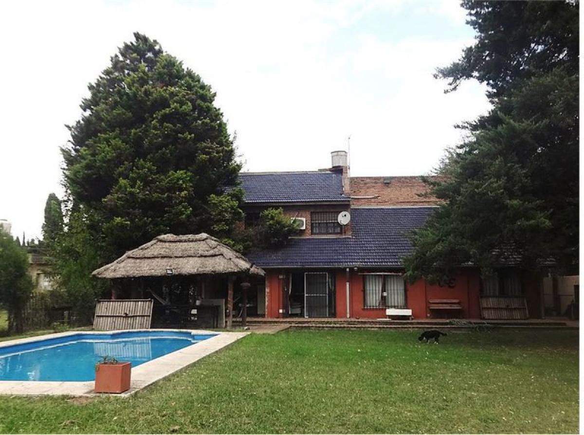 Casa de 4 dormitorios en José C. Paz, Argentina No. 98924