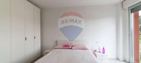 3 rooms Apartment in Jesi, Italy No. 16387 5