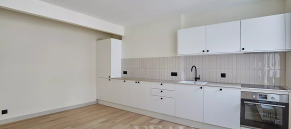 3 rooms Apartment in Paris, France No. 166993 4