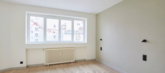 3 rooms Apartment in Paris, France No. 166993 5