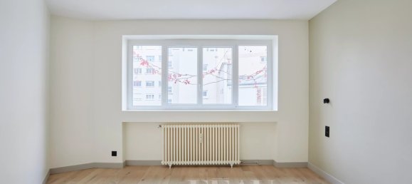 3 rooms Apartment in Paris, France No. 166993 7