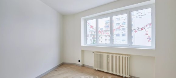 3 rooms Apartment in Paris, France No. 166993 6