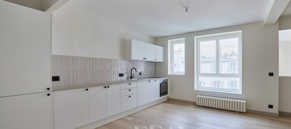 3 rooms Apartment in Paris, France No. 166993 2